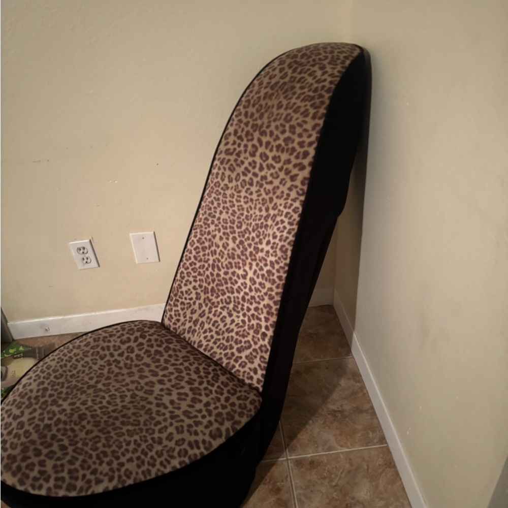 Leopard Heel Seat